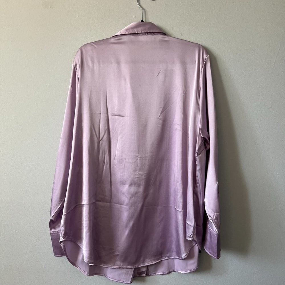 H&M Silk Feel Button Up / V-Neck Blouse - Size XL in Lilac Purple - Picture 7 of 11